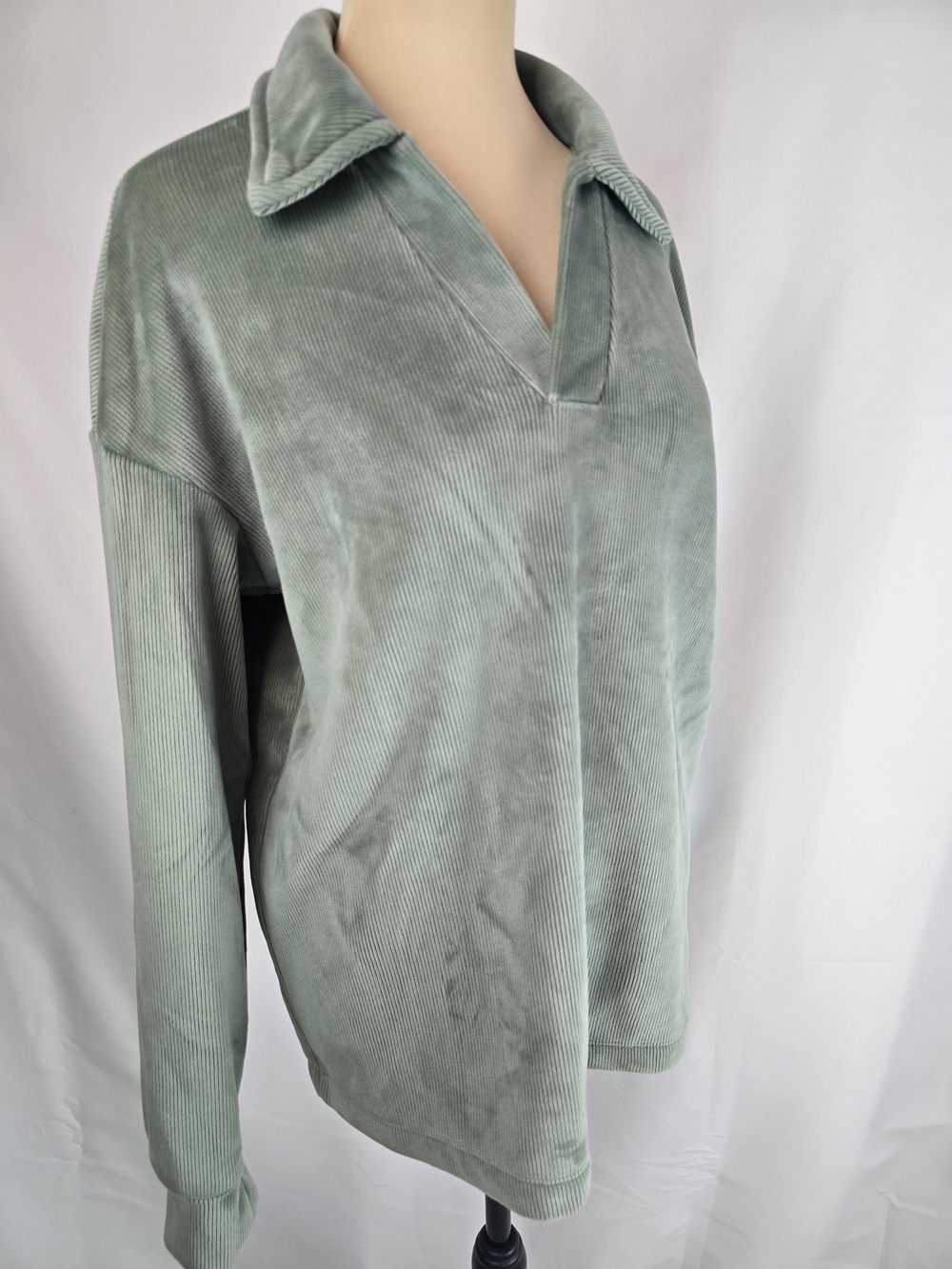 Mondetta Sage Green V-Neck Velour Corduroy Pullover